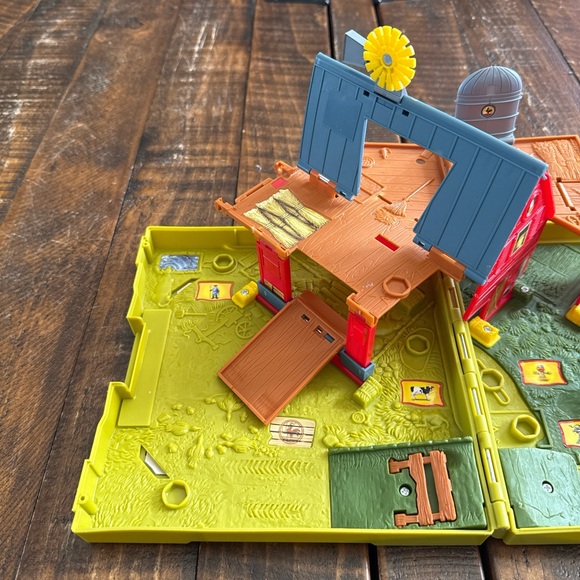 Matchbox Action Drivers Farm Adventure Playset - Picture 4 of 5